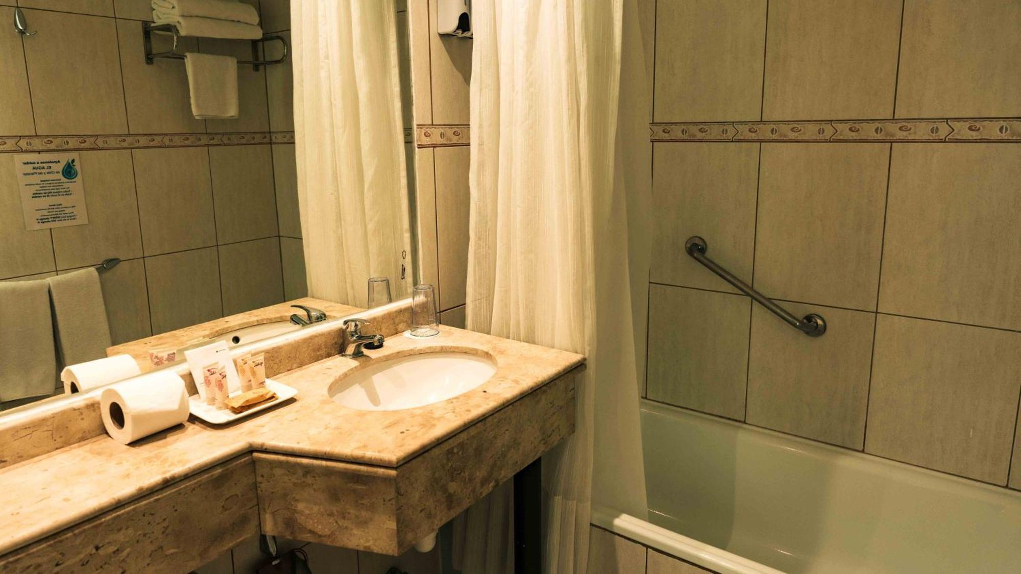 Hotel Eurotel El Bosque ซานติอาโก ภายนอก รูปภาพ